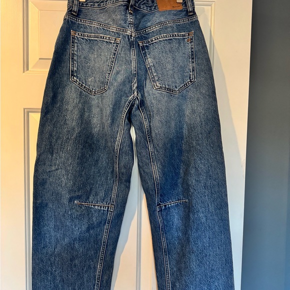Madewell Darted Barrel Leg Jean (27) - Picture 10 of 14
